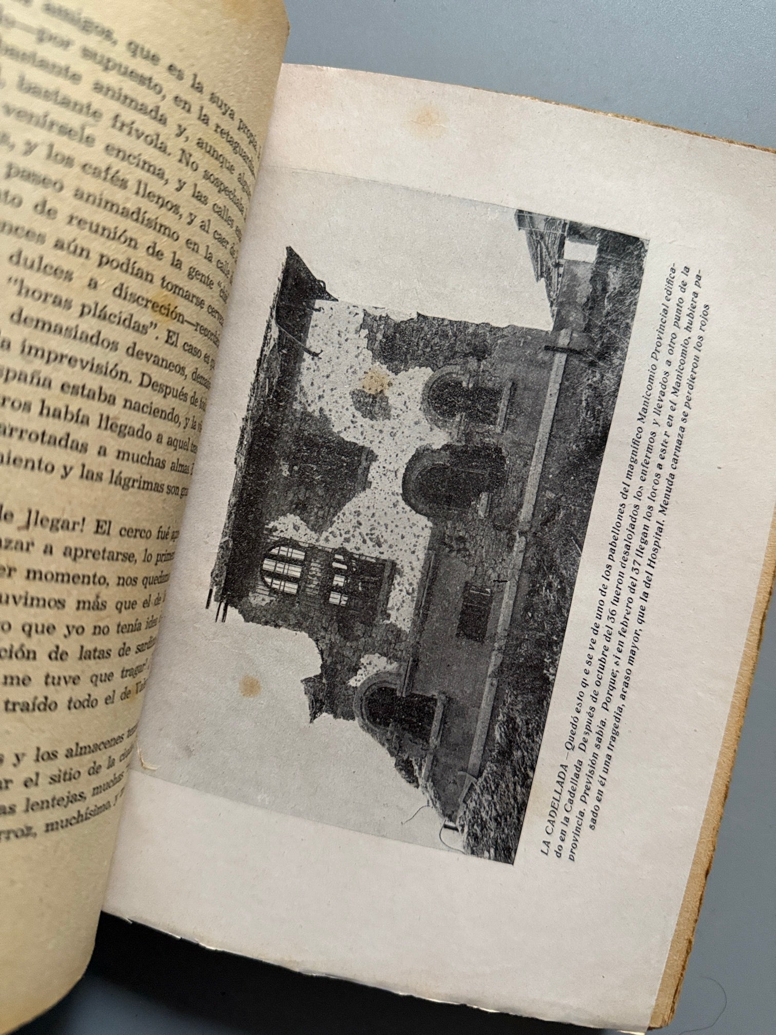 Libro de: Sitio y defensa de Oviedo, Oscar Pérez Solis - Artes Gráficas Afrodisio Aguado, 1938