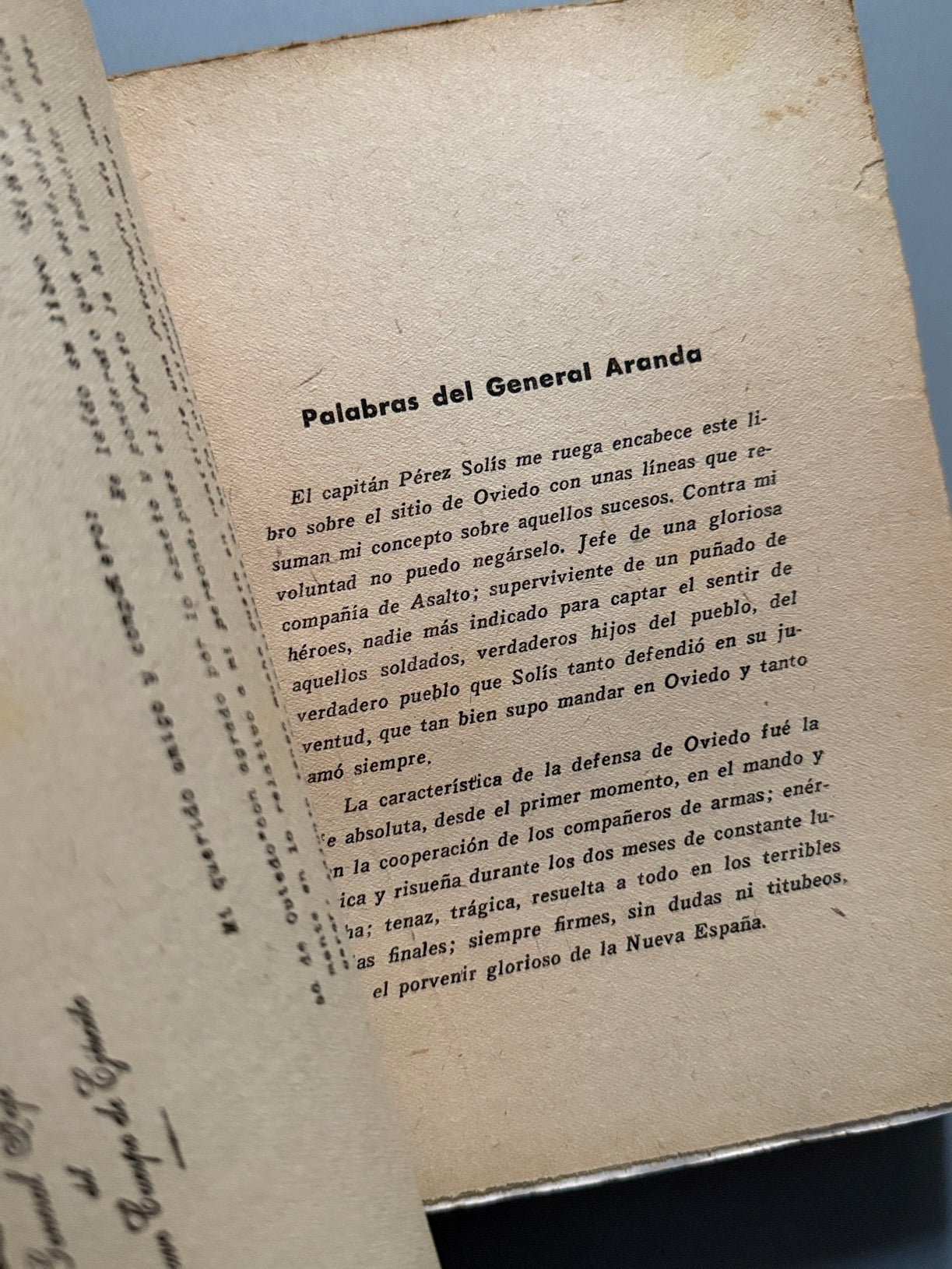 Libro de: Sitio y defensa de Oviedo, Oscar Pérez Solis - Artes Gráficas Afrodisio Aguado, 1938