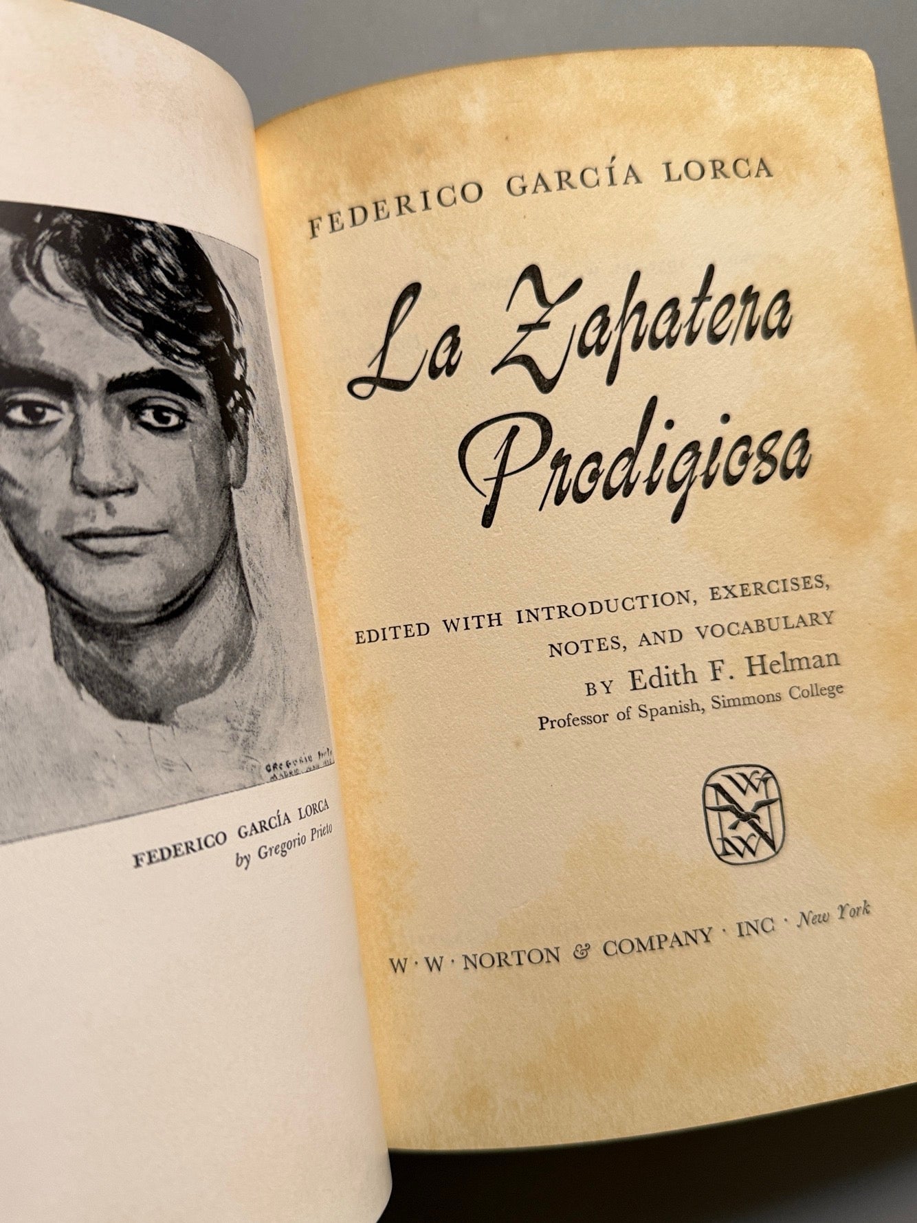 Libro de: La zapatera prodigiosa, Federico García Lorca - W. W. Norton & Company, 1952