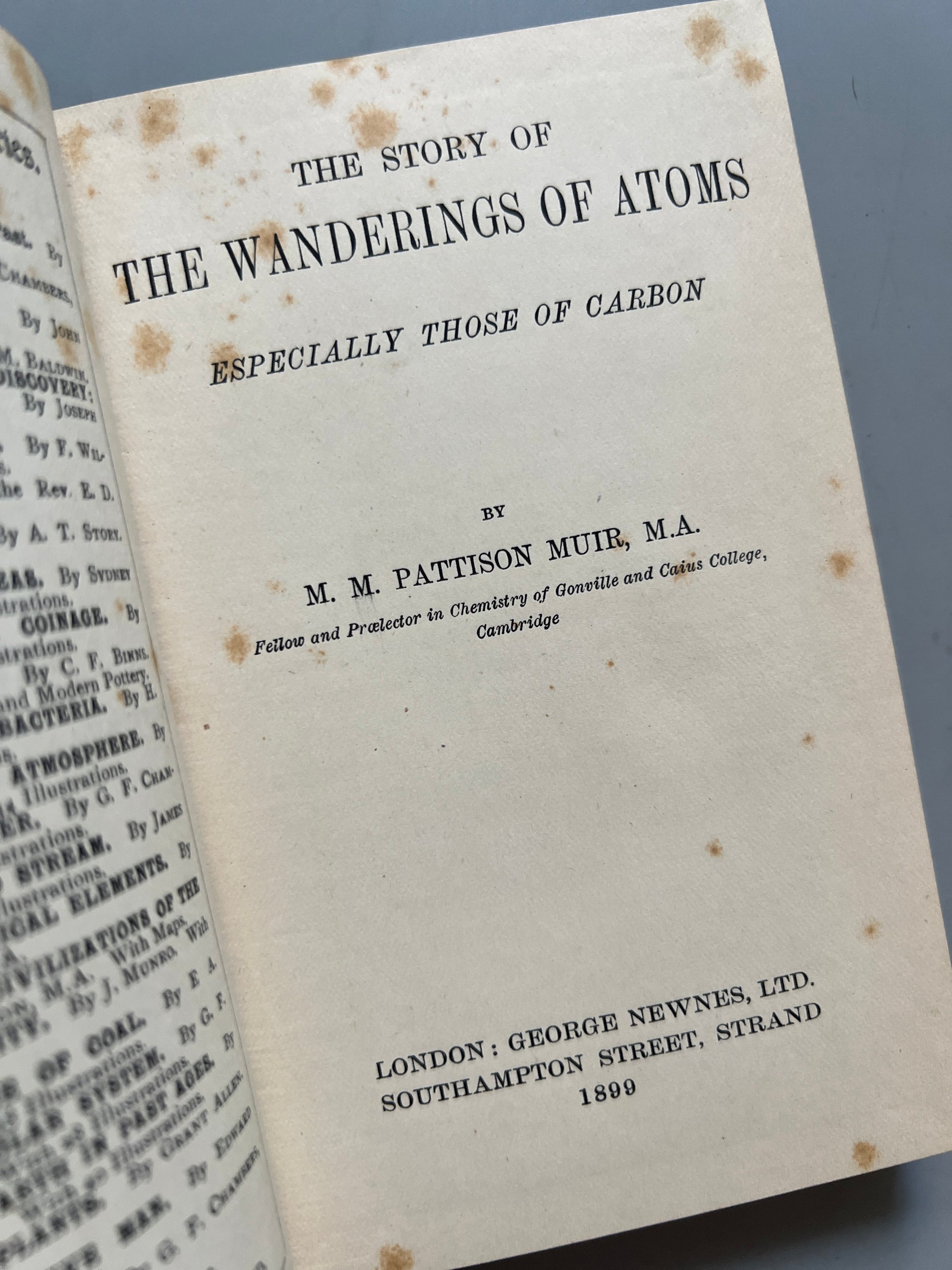 Libro de: The story of the wanderings of atoms, M. M. Pattison Muir - George Newnes, 1899