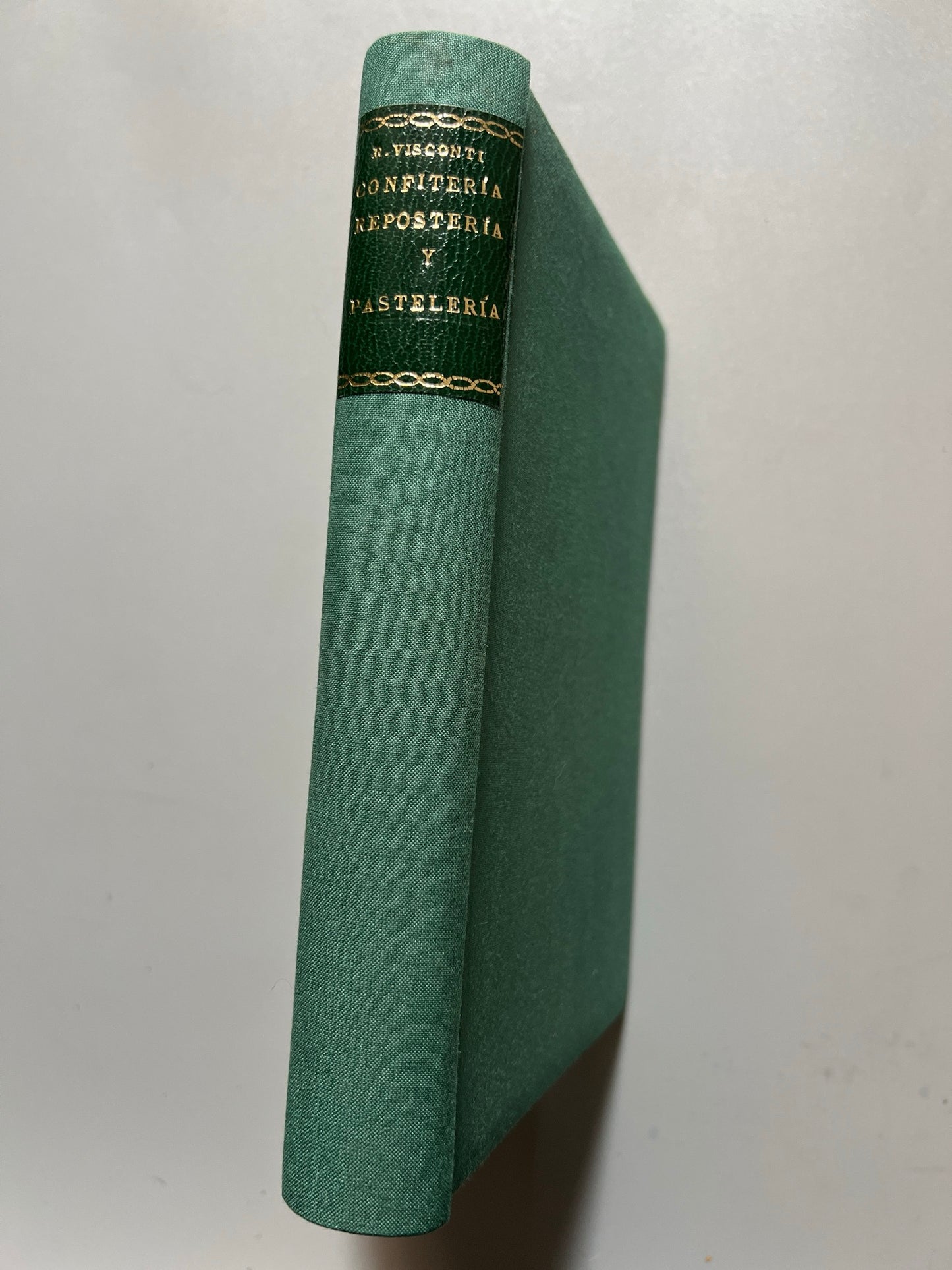 Libro de: Manual práctico de confitería, repostería y pastelería, Roberto Visconti - Barcelona, 1922