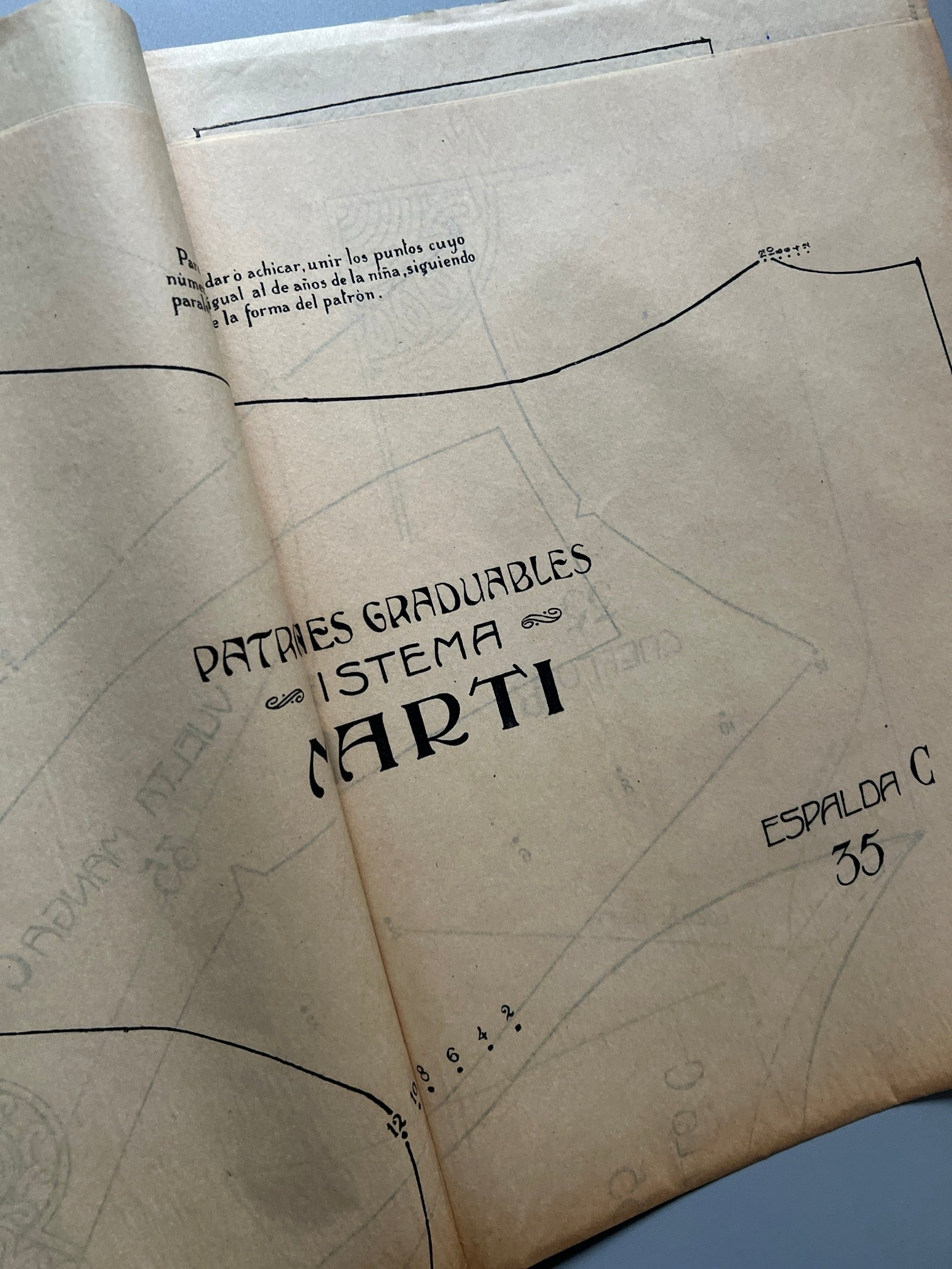 Libro de: Lecciones sobre la moda. Trajes niña nº35. Patrones graduables Sistema Martí - ca. 1915-20