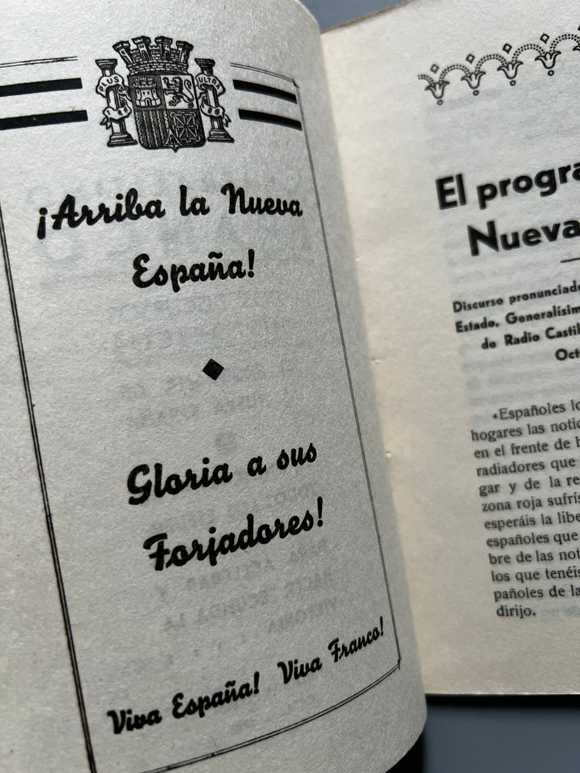 Libro de: Dos discursos históricos. Generalísimo Franco (Guerra Civil) - Ediciones Fermat, 1937