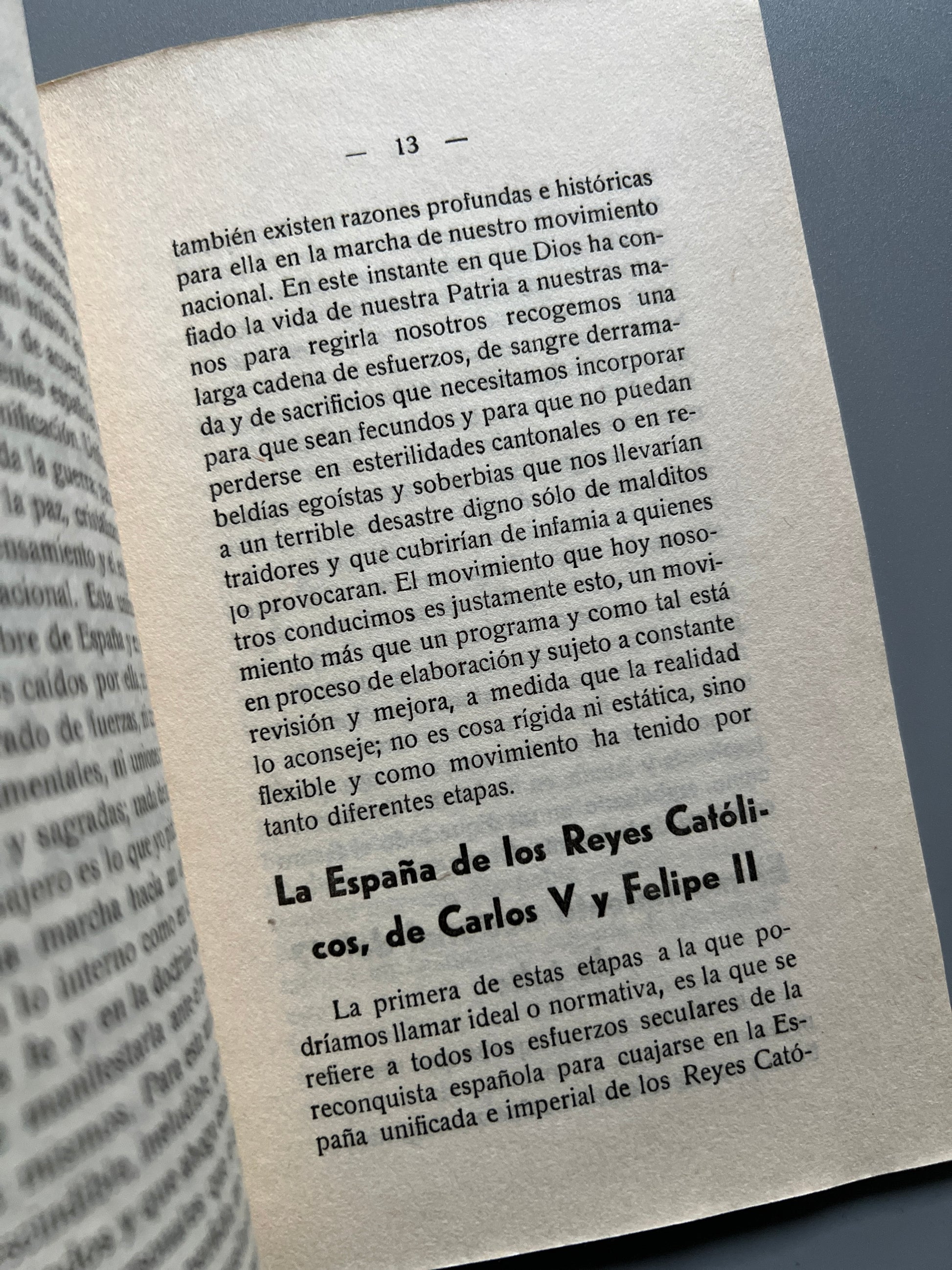 Libro de: Dos discursos históricos. Generalísimo Franco (Guerra Civil) - Ediciones Fermat, 1937