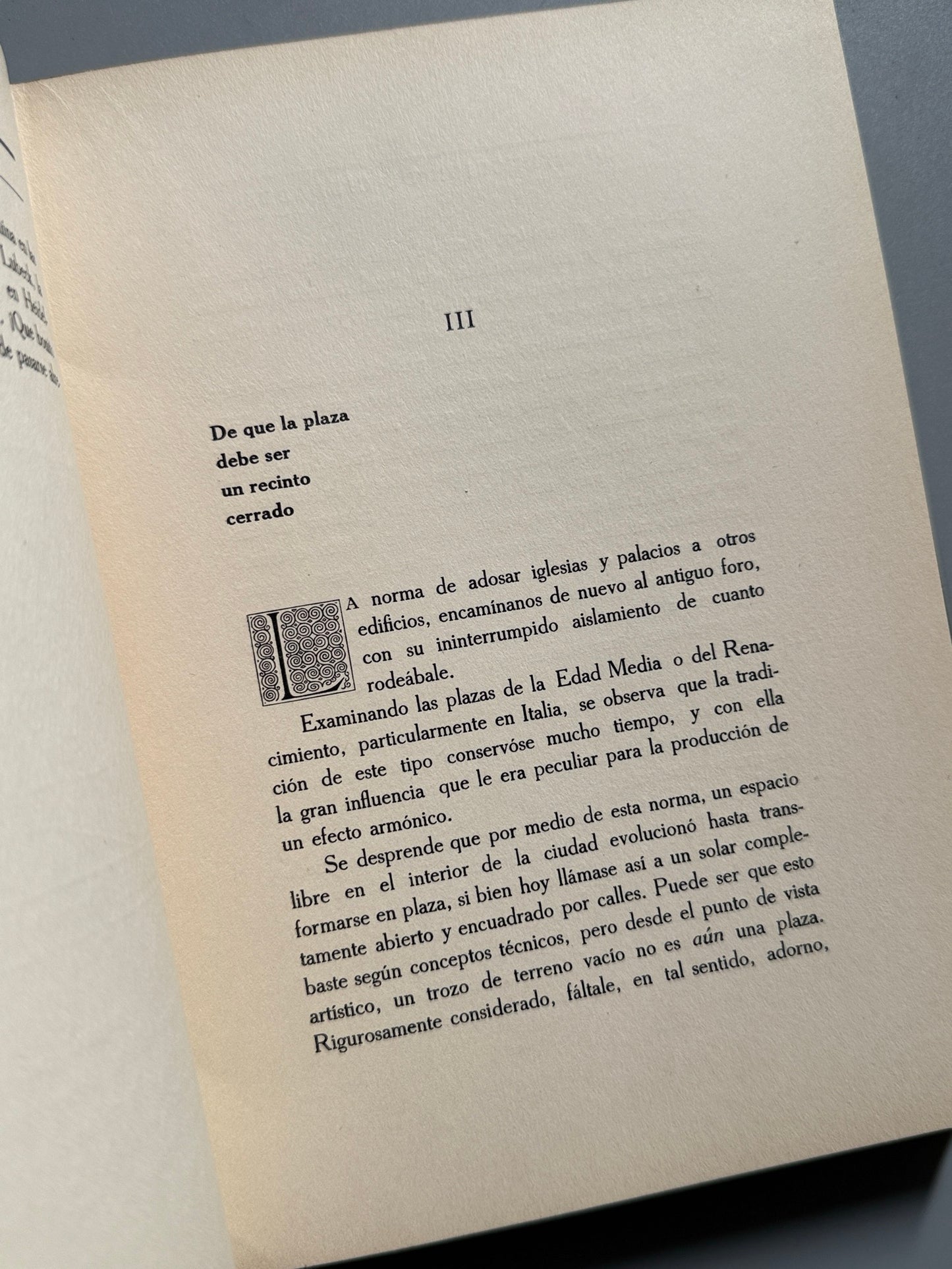 Libro de: Construcción de ciudades según principios artísticos, Camilo Sitte - Editorial Canosa, 1926