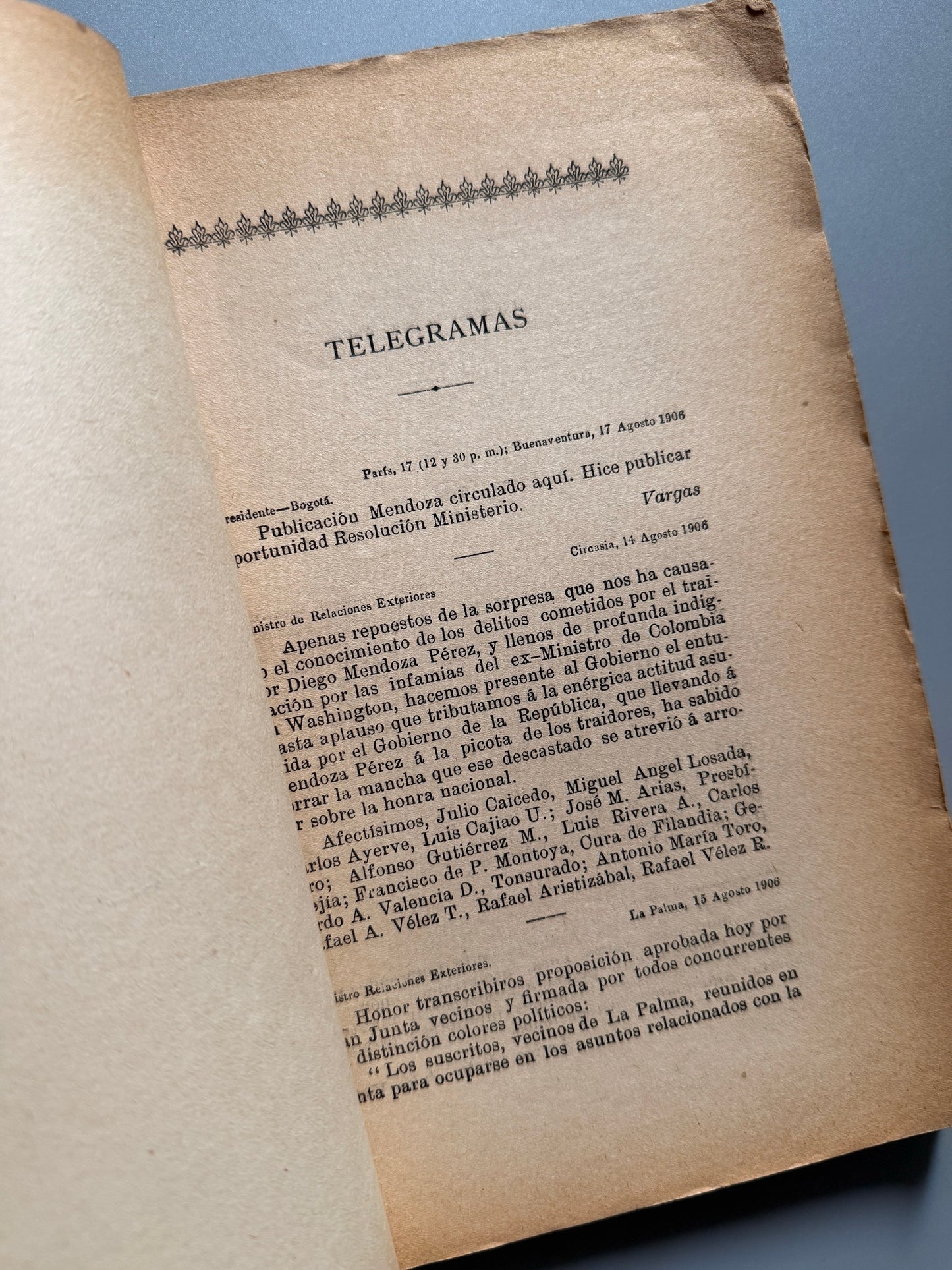 Libro de: La honra nacional y el ex-ministro Mendoza Perez - Imprenta Nacional, Bogotá, 1906