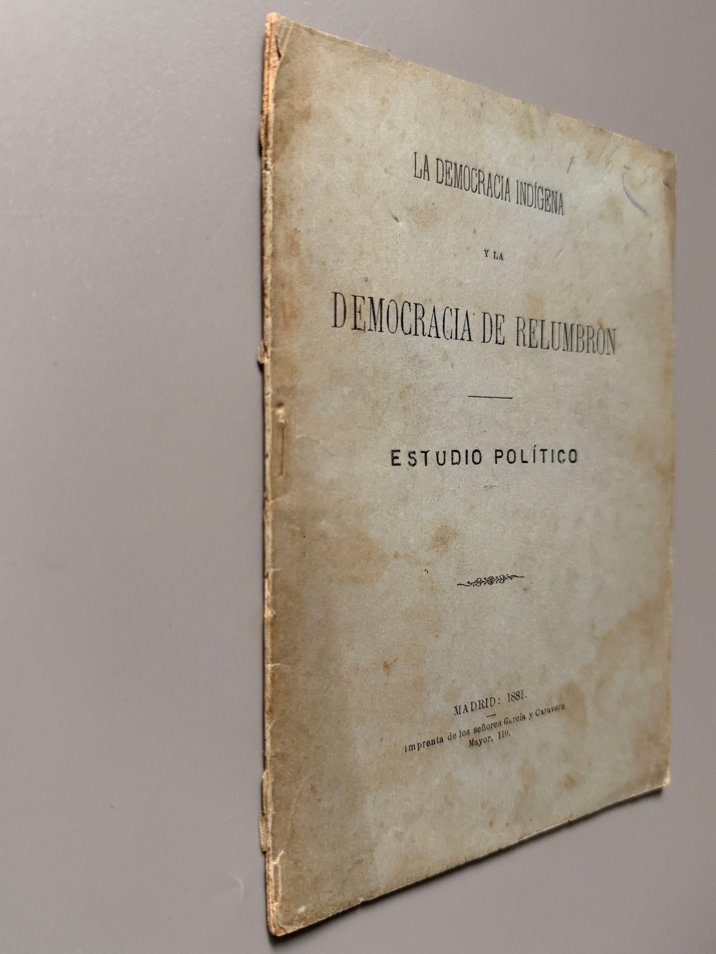 Libro de: La democracia indígena y la democracia de relumbrón, Andrés Borrego - Madrid, 1881