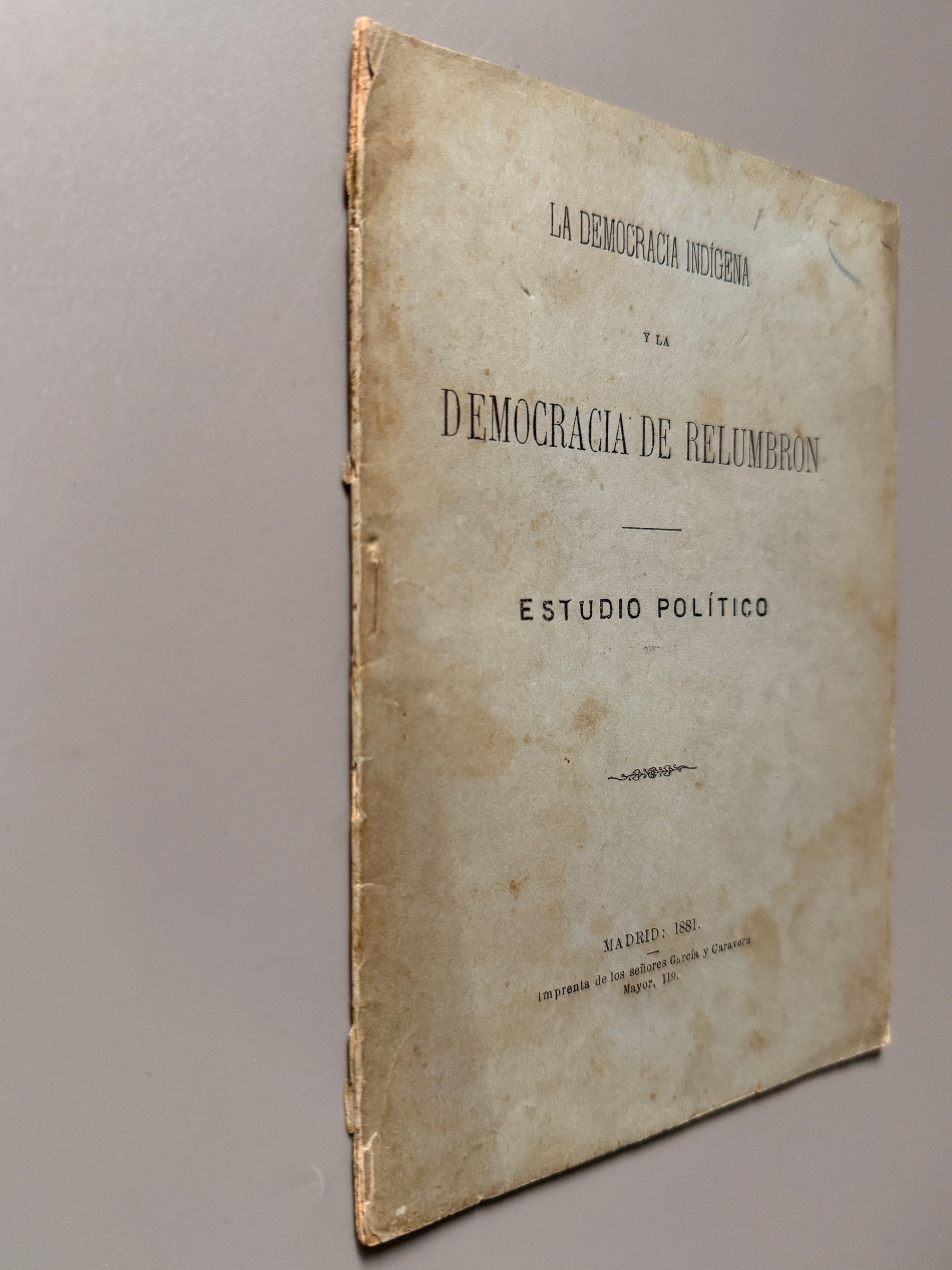 Libro de: La democracia indígena y la democracia de relumbrón, Andrés Borrego - Madrid, 1881