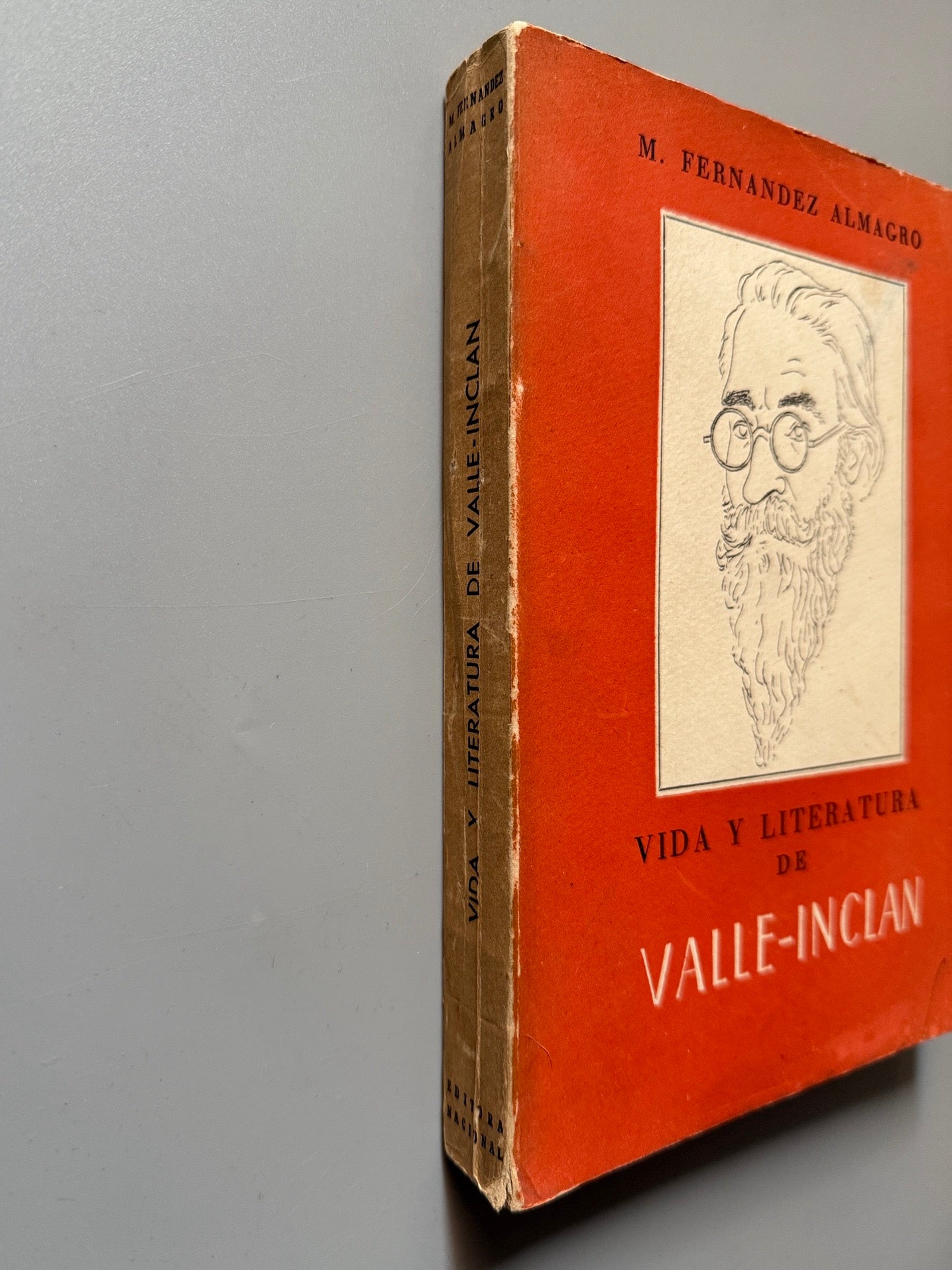 Libro de: Vida y literatura de Valle-Inclán, Melchor Fernández Almagro - Editora Nacional, 1943