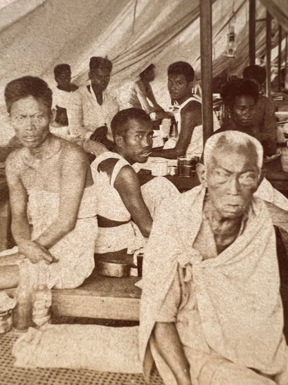 Hospital de Manila, filipinos curándose las heridas, fotografía estereoscópica bélica - Strohmeyer & Wyman Publishers, ca. 1899